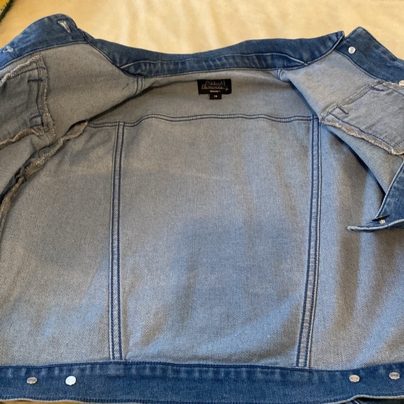 NWT- Long Sleeve Denim Button up Jacket - Picture 6 of 9